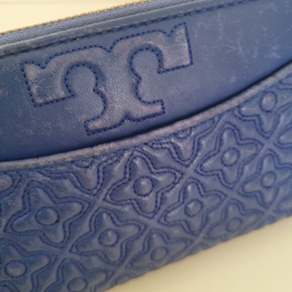 Tory Burch Solid Blue Quilted Leather Zip Around Large Wallet Long Clutch Logo - Picture 9 of 9